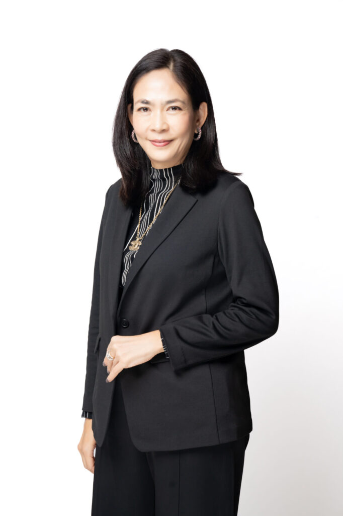 ธีรดา อำพันวงษ์ พอเพียง